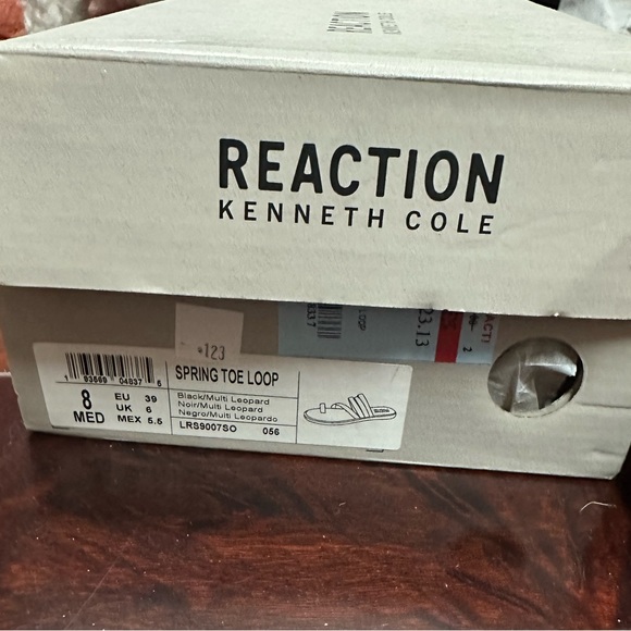NWT KENNETH COLE REACTION SANDALS - Picture 3 of 3